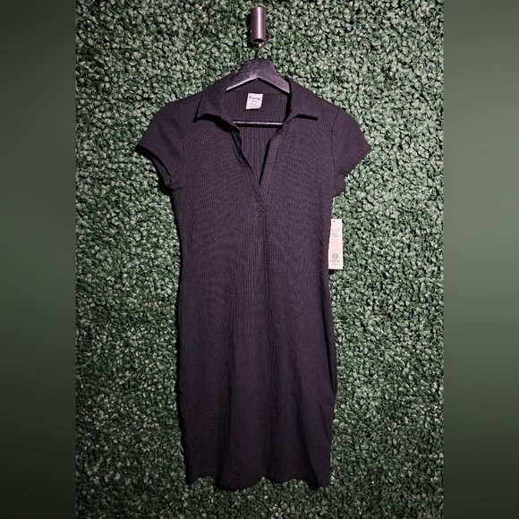Dresses & Skirts - Black Collared Ribbed Dress